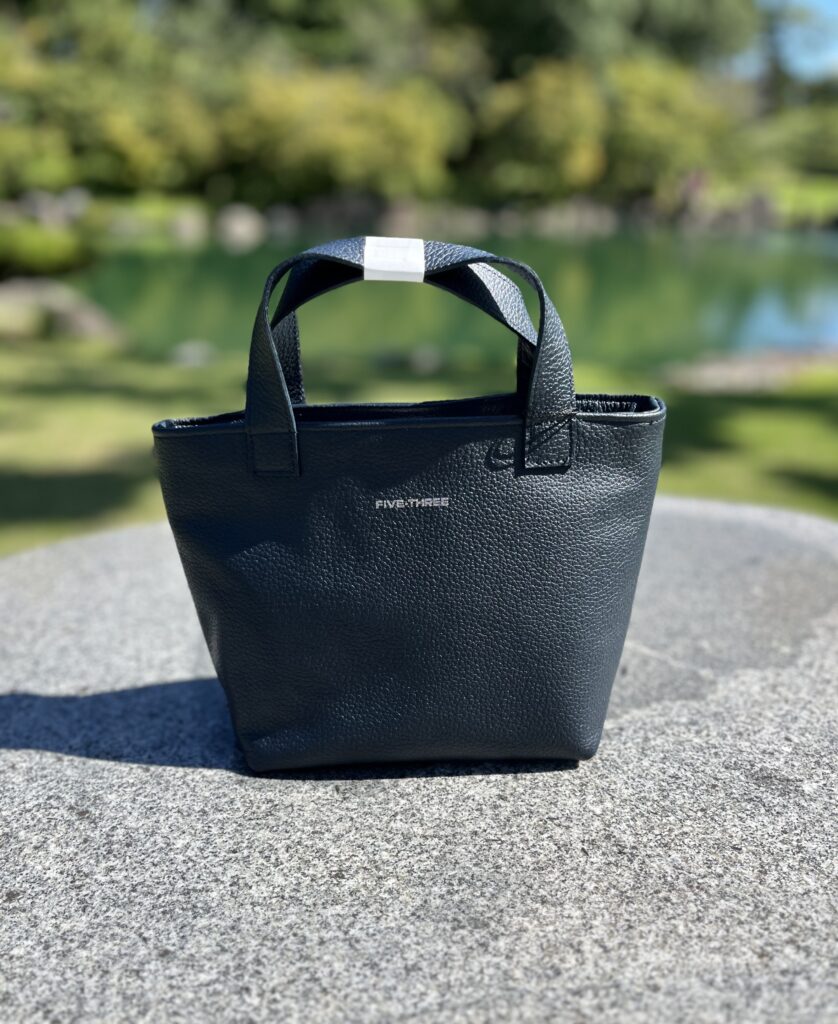 MiniMini Tote Navyです。