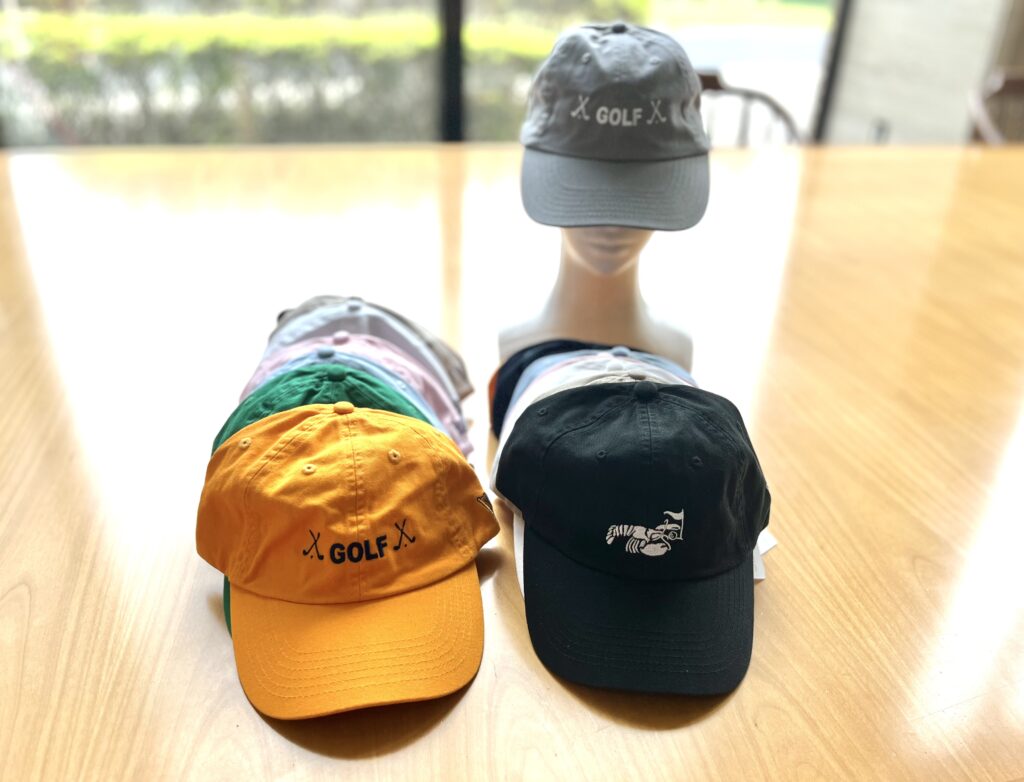 キャップはGOLFが８色、ロブスターが７色です。