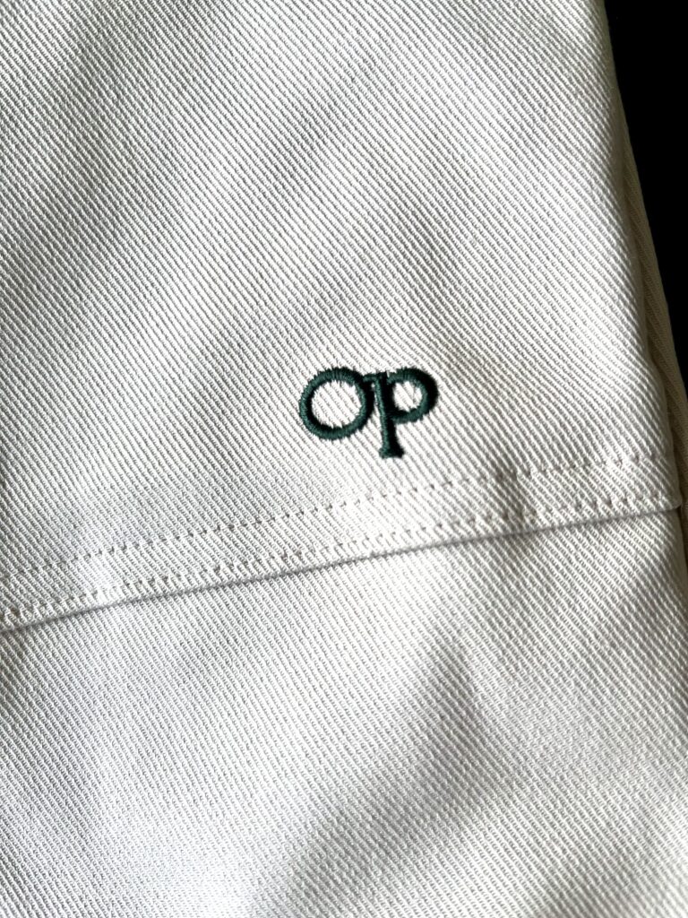 OPの刺繍がそれぞれのカラーで入ってます。