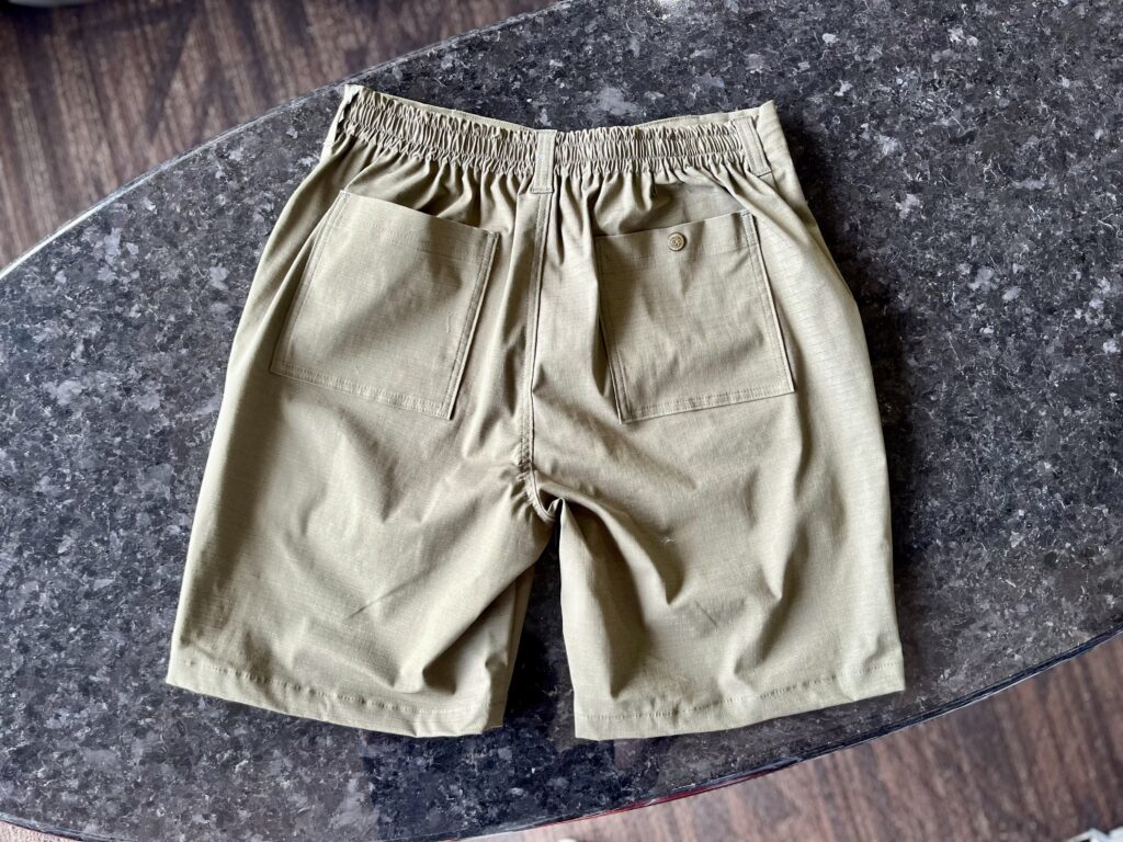 Ocean Pacific/オーシャンパシフィック ゴルフショーツ明るいオリーブの後ろです。
