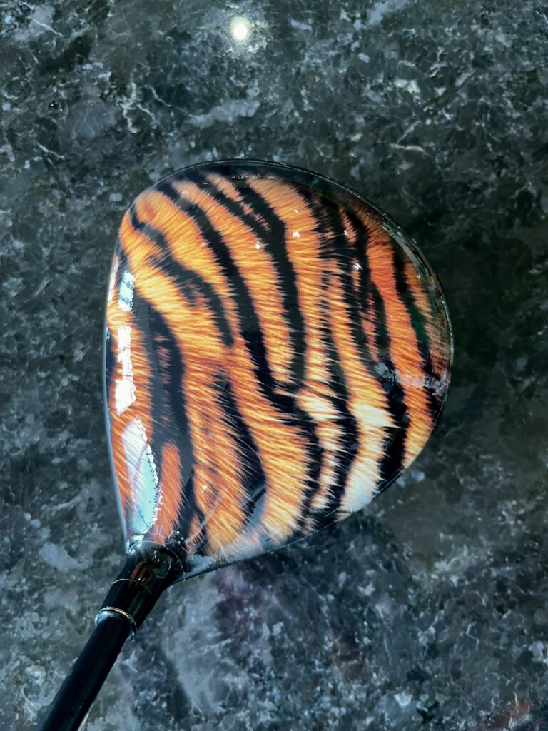 虎の毛皮デザインのゴルフスキンです。