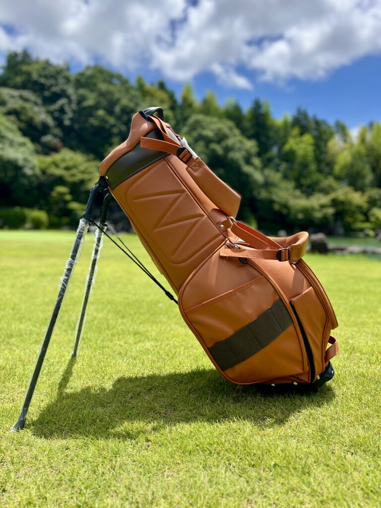 シンプルなフォルムでありながら収納ポケットが大きくて使いやすいです。