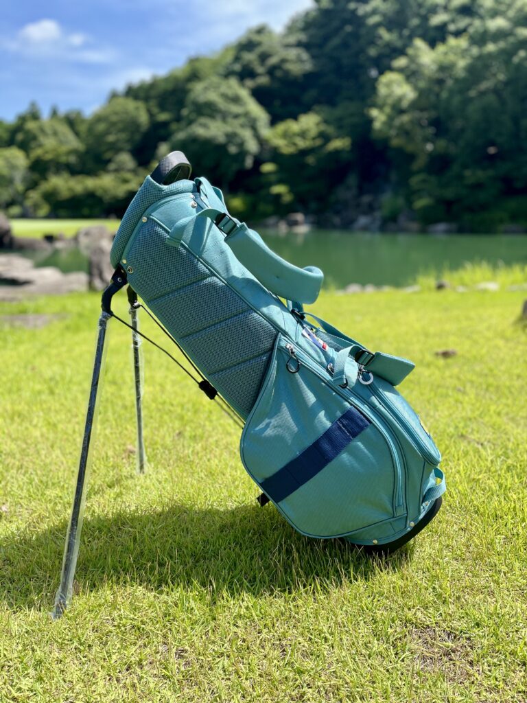 スリムボディですが収納ポケットは大きめなので便利ですよ。