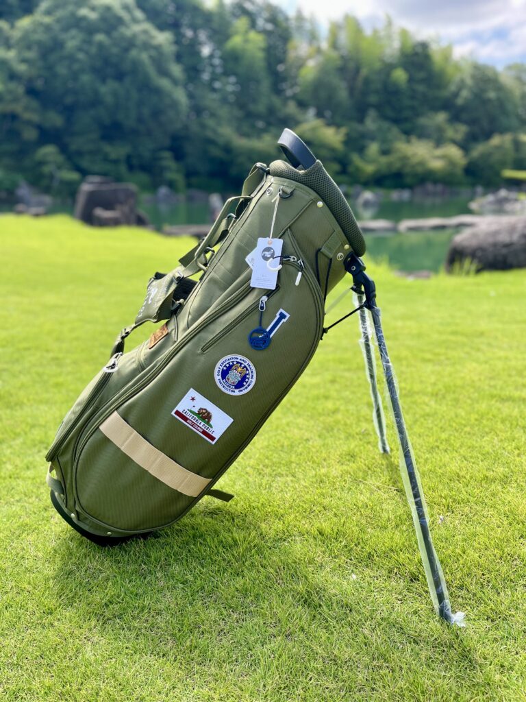イエローロブスターキャディバッグミッションオリーブです。
