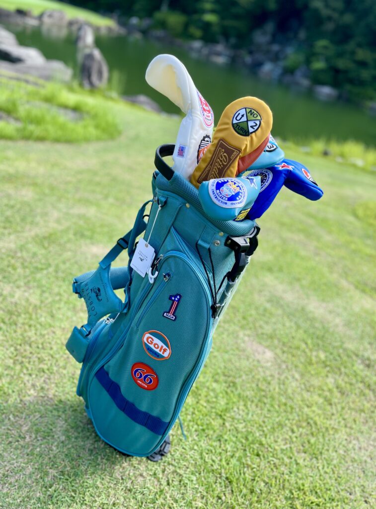 イエローロブスターキャディバッグ オーシャンサイドブルーです。