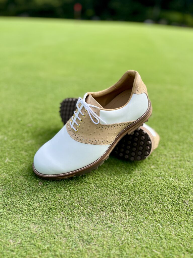 LEGEND PRO オーストリッチベージュ&ホワイトです。