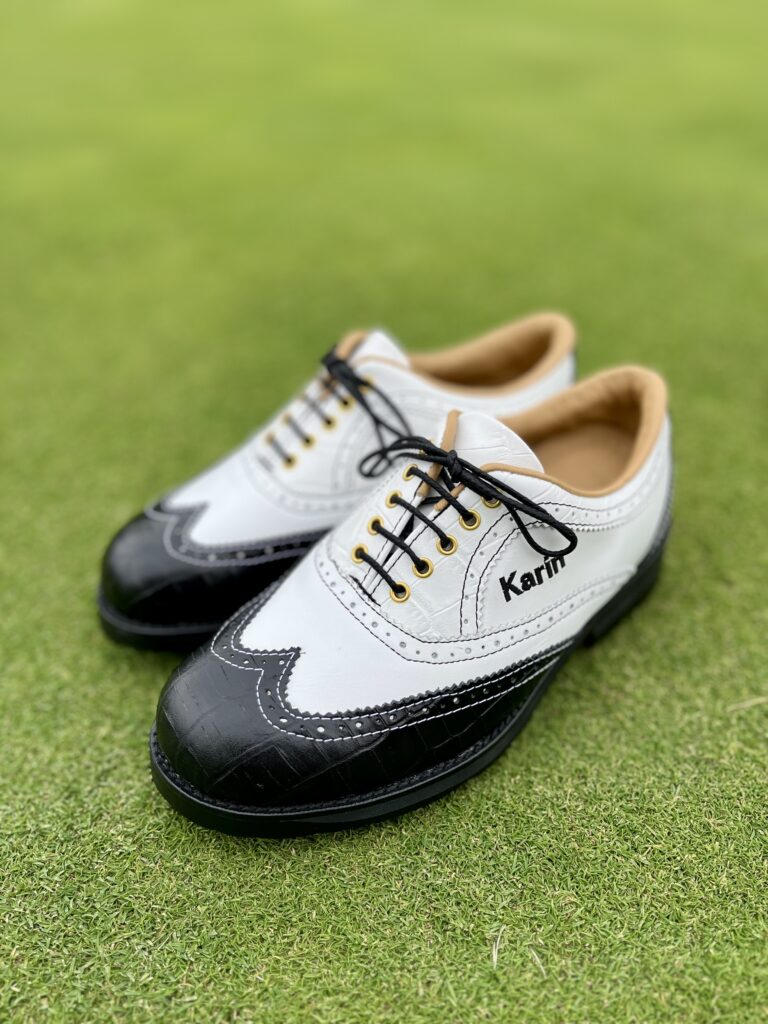 つま先、踵、紐部にクロコ型押しを使用してます。