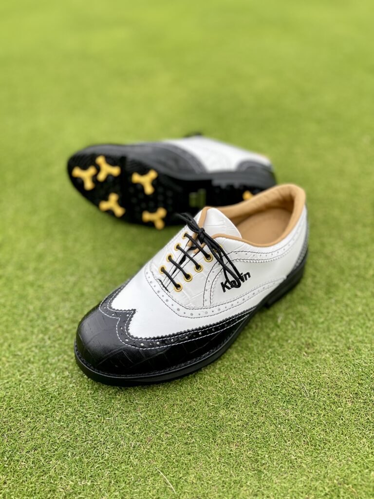 世界で一足のゴルフシューズの完成です。