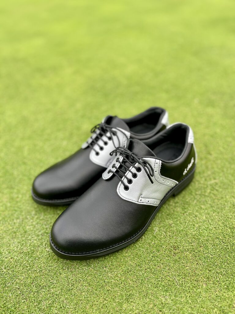 シャープでスポーティーなゴルフシューズに仕上がりました。