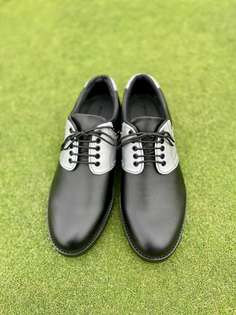 ライニング、アウトソールもブラックで統一です。