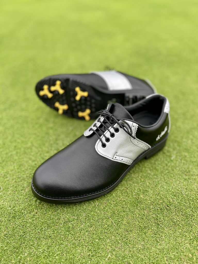 世界で一足のゴルフシューズです。