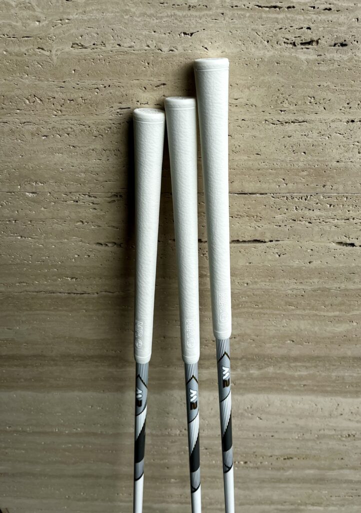 ホワイトのグリップって美しいですねー。