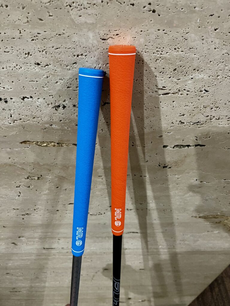 スカイブルーホワイトとオレンジホワイトでございます。