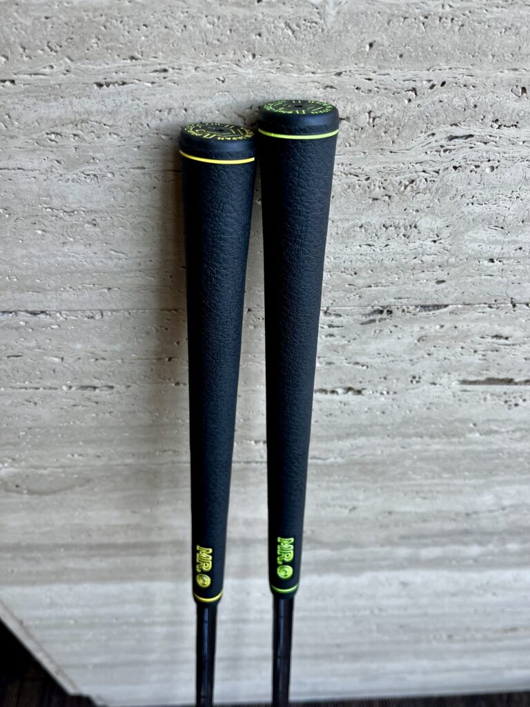 ブラックイエローとブラックイエローグリーンでございます。