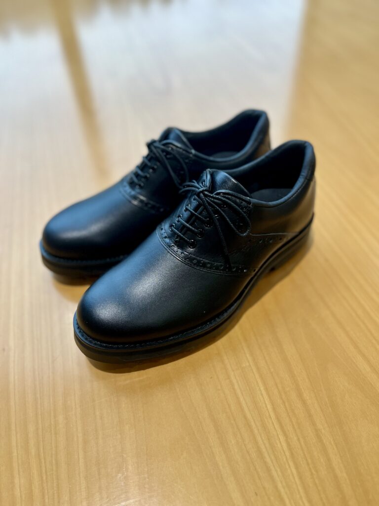 オールスムースレザーでシャープな仕上がりになっております。