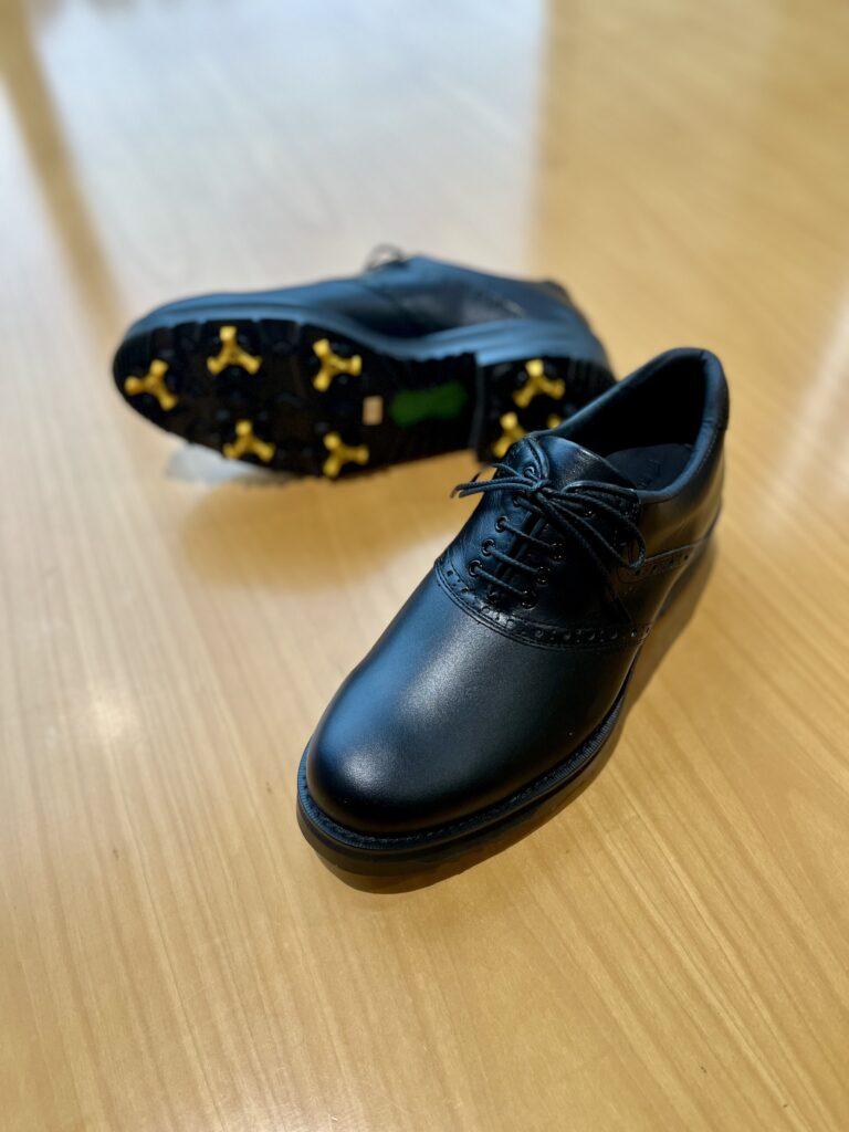 グリップ力抜群のスパイク装着モデルですよ。