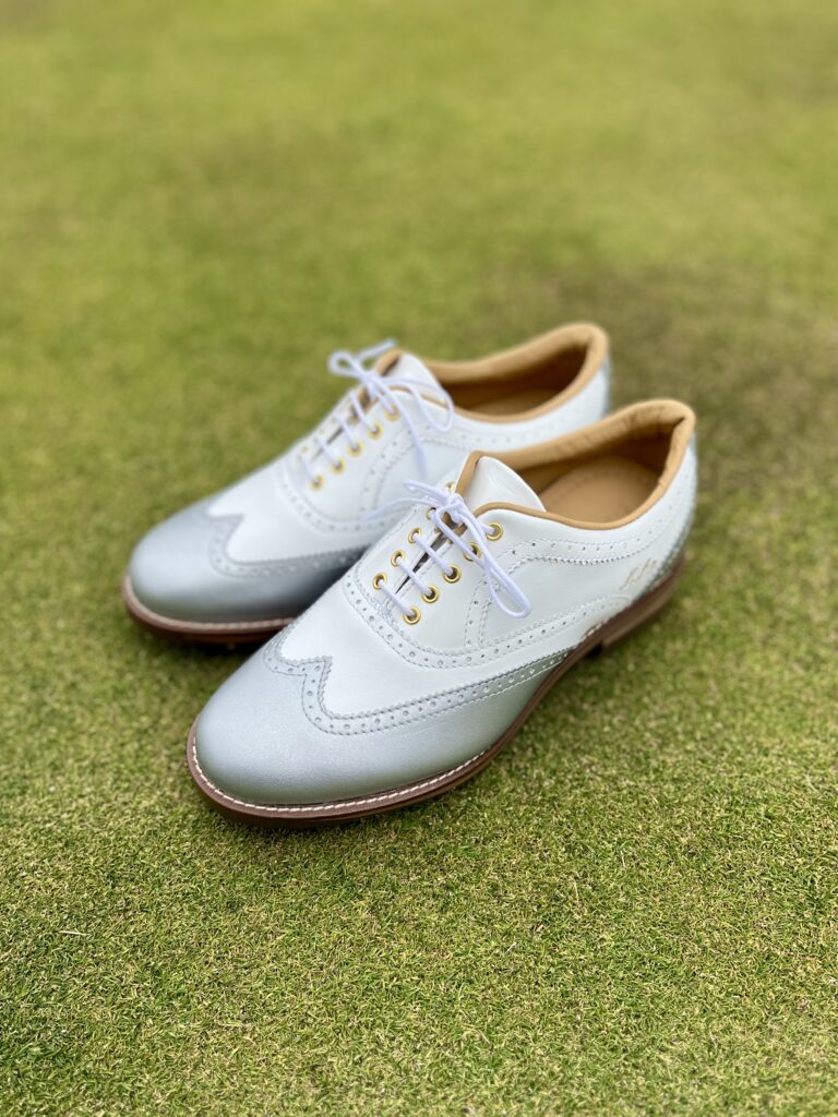 Noble Pro Lホワイトシルバーでございます。