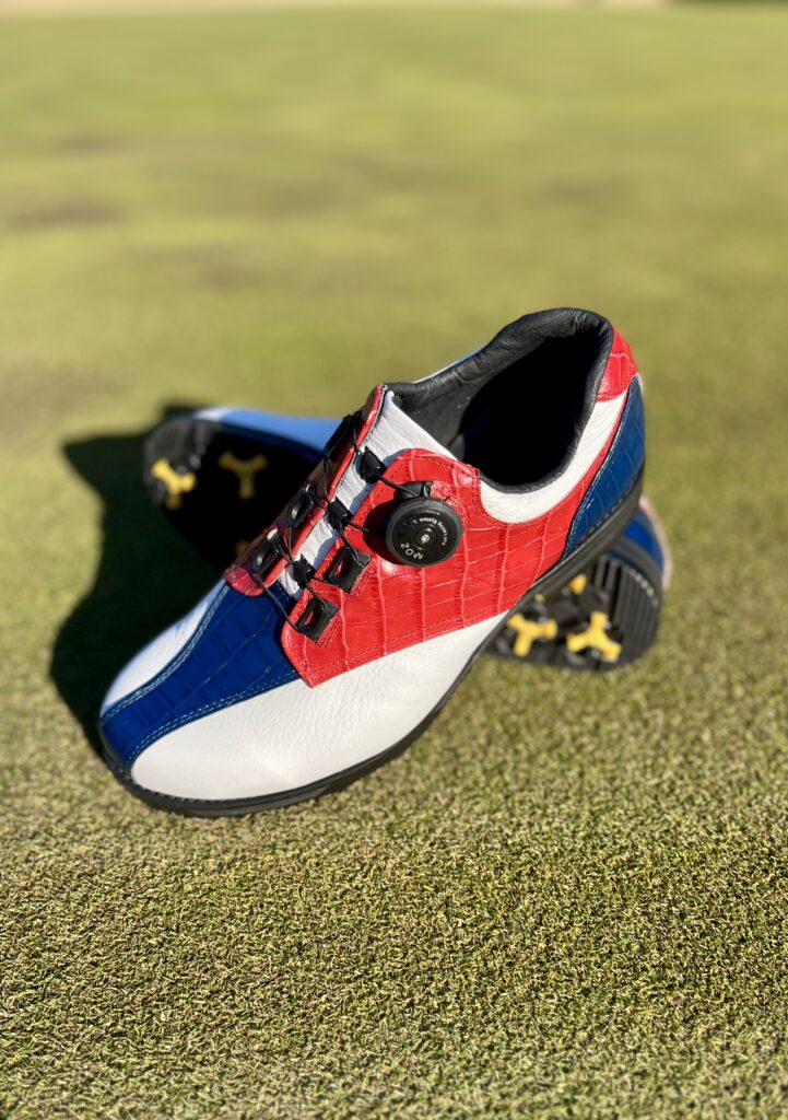 53ゴルフシューズ Model S　ホワイト/ネイビー/レッドでございます。
