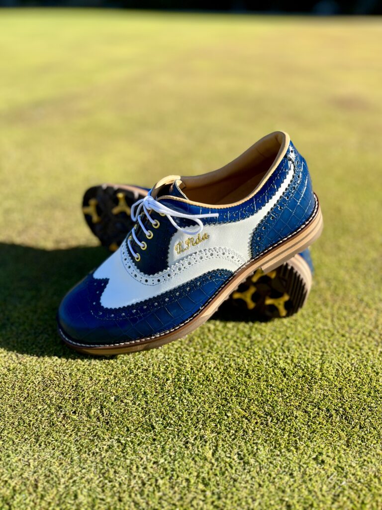 Noble Pro ネイビーホワイトです。