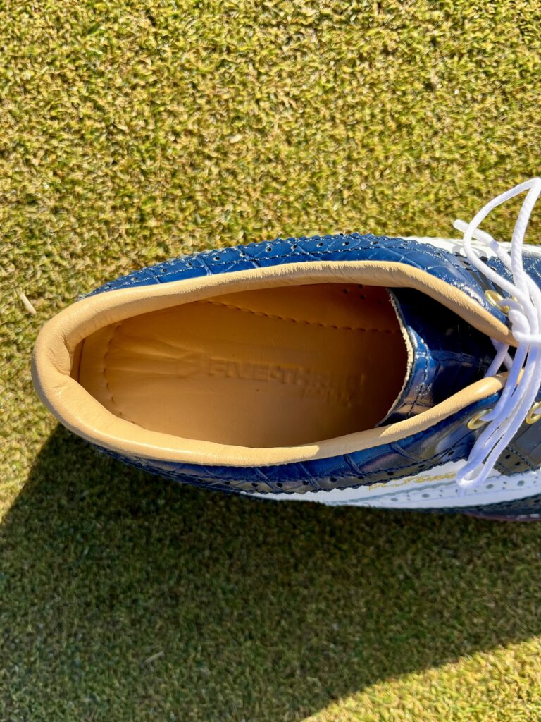 インソールにはFive Threeのロゴが刻印されてます。