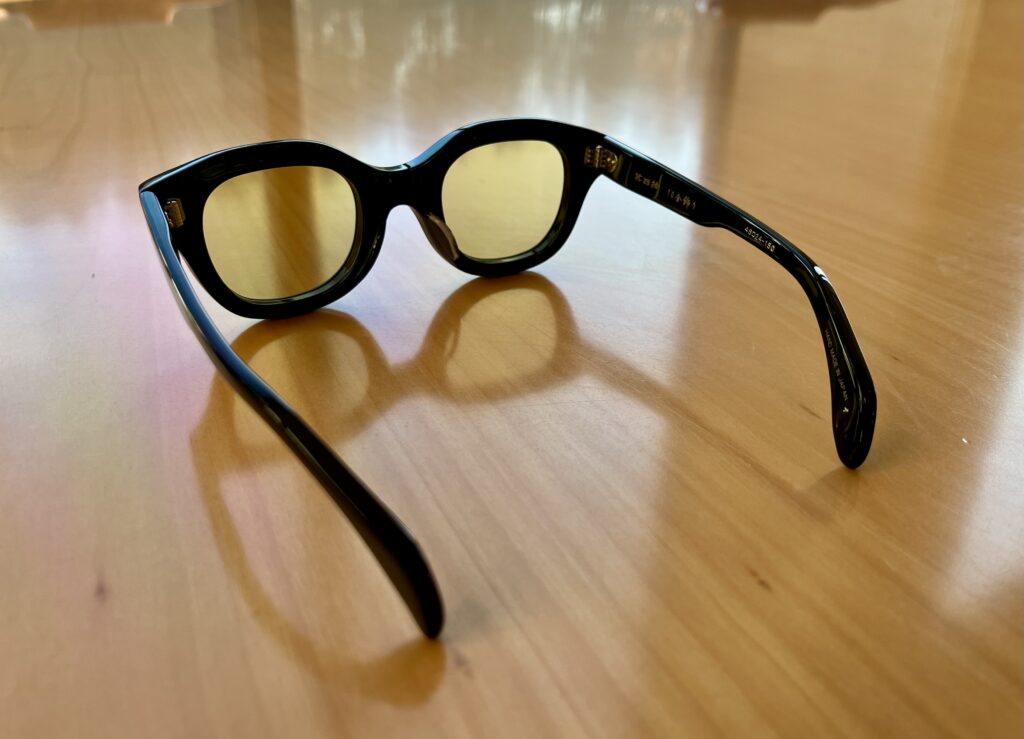 セルフレーム独特の光沢が美しいですね。