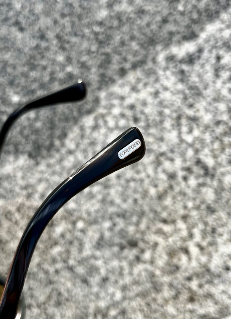 トムフォードのプレートが入ってます。