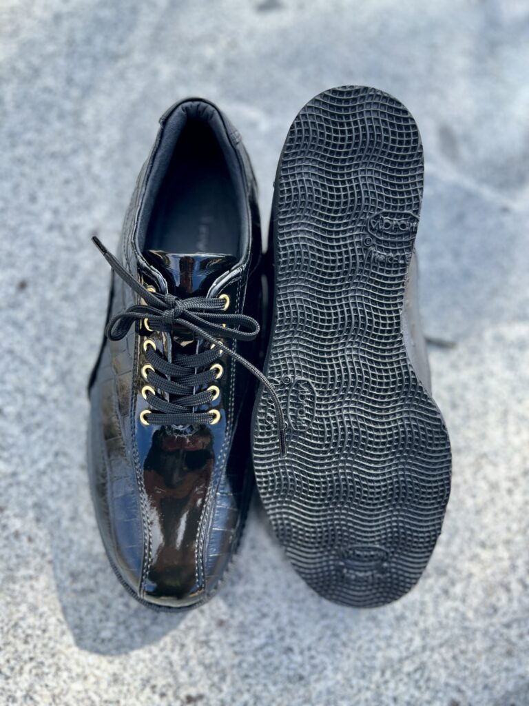 アウトソールをビブラムフラットにカスタムしてますので街履き使用でございます。