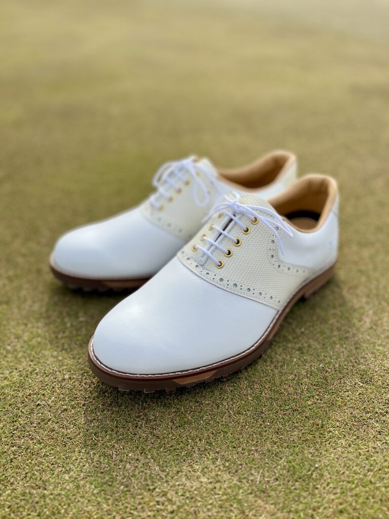 サドルとカカト部にリザード型押しを使用しております。