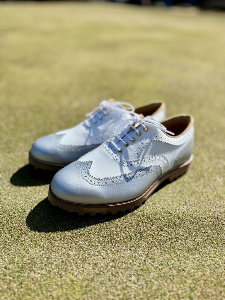 美しいカラーリングでございますね。