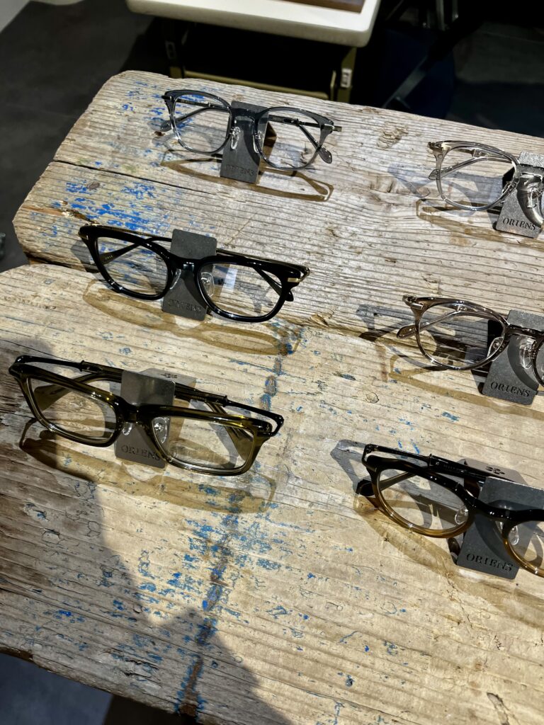 鯖江新作めがねでございます。