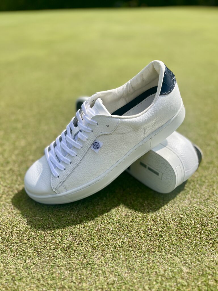 ファイブスリーストリースニーカー ホワイトネイビーでございます。