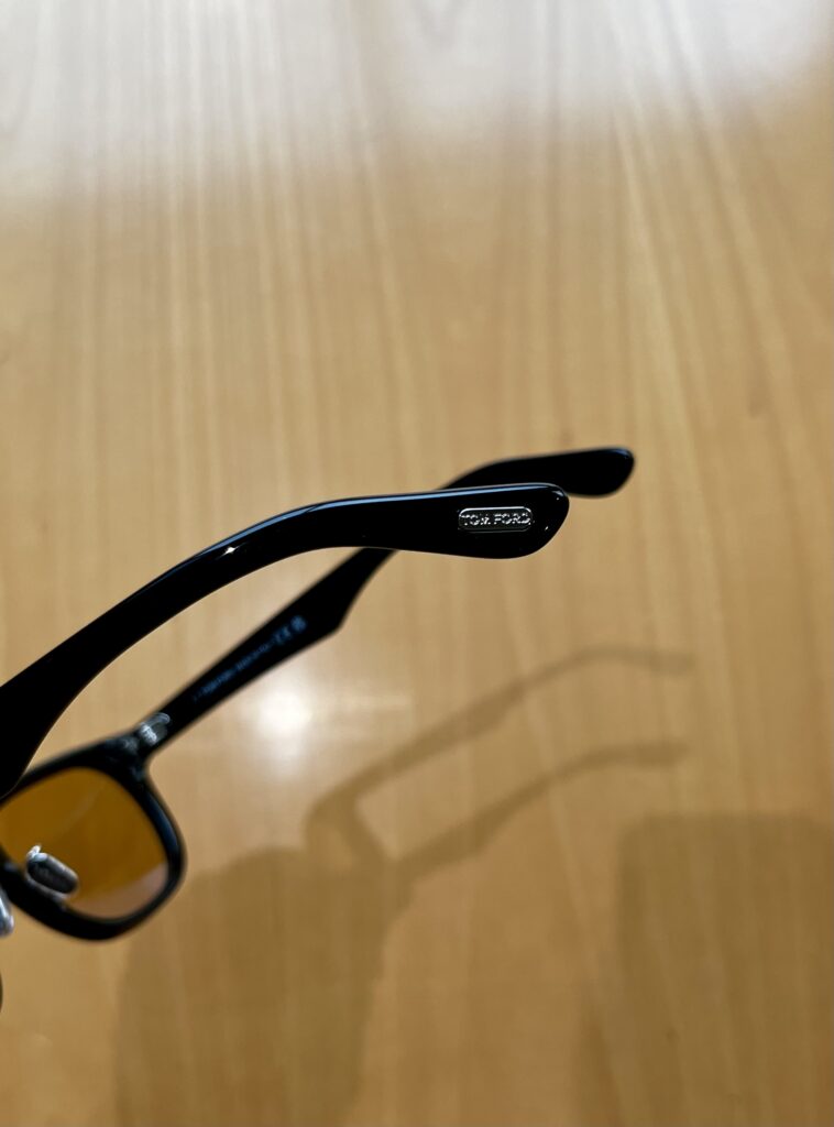 トムフォードのプレート入りです。