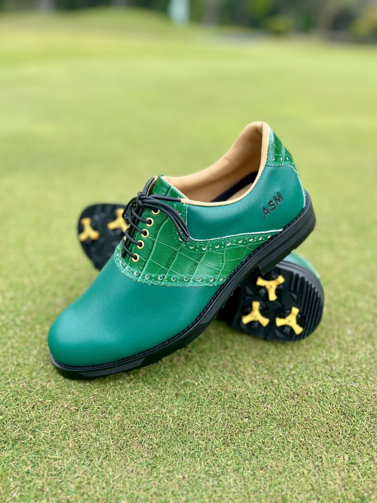 53ゴルフシューズ LEGEND PRO オールグリーンでございます。